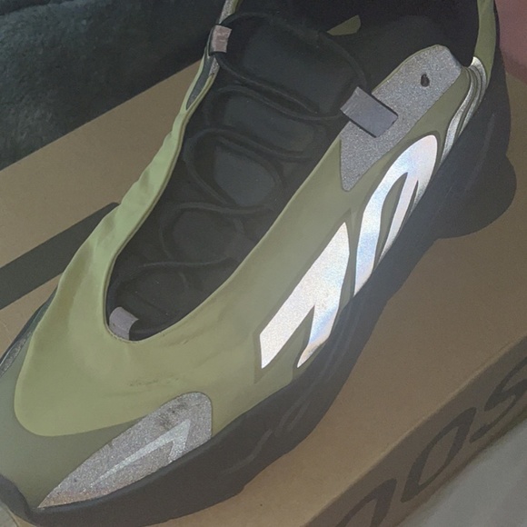 Yeezy 700 MNVN size 14.5